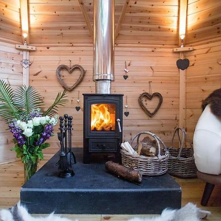 Romantic Treehouse With Hot Tub & Bbq Lodge Praze an Beeble Exteriér fotografie