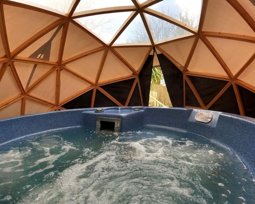 Romantic Treehouse With Hot Tub & Bbq Lodge Praze an Beeble Exteriér fotografie