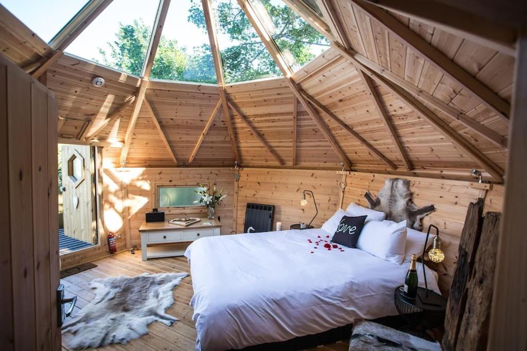 Romantic Treehouse With Hot Tub & Bbq Lodge Praze an Beeble Exteriér fotografie